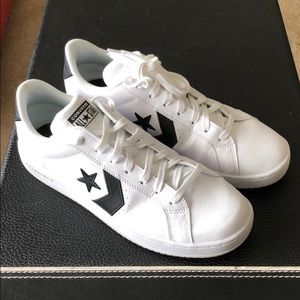 Converse athletic sneakers Men’s Size 9.5